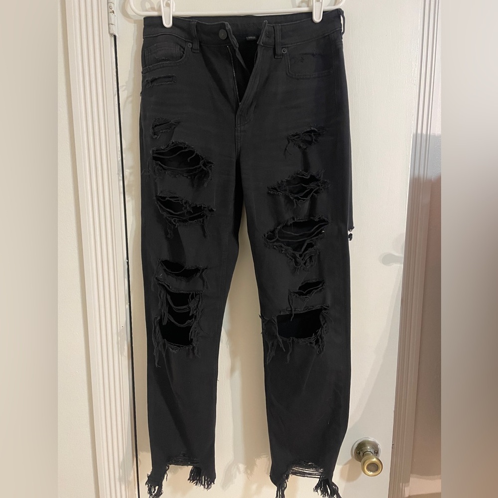 American Eagle Ripped Strigid Mom Jeans